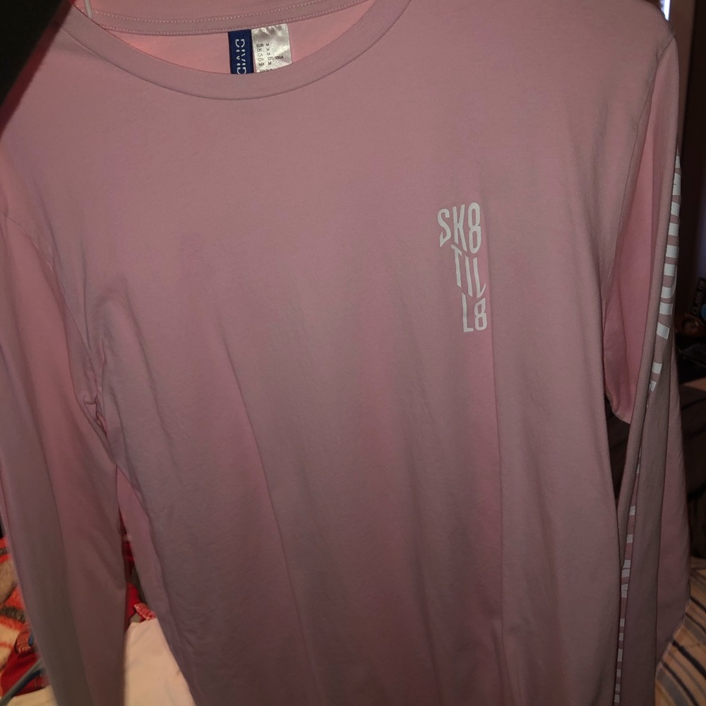 Medium men’s long sleeve skate shirt